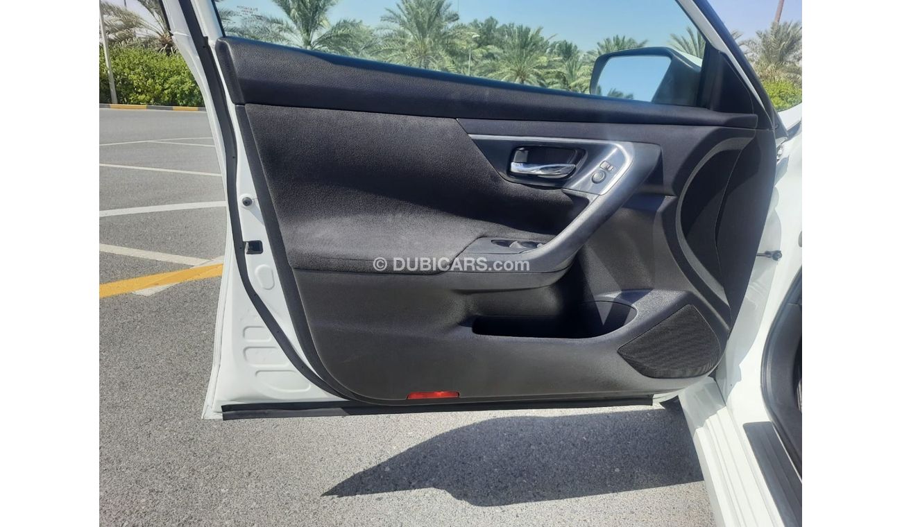 Nissan Altima SV Nissan altima 2015 full automatic accident free