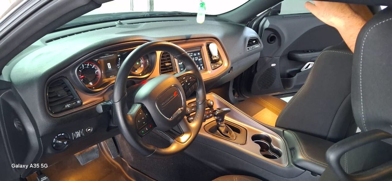 دودج تشالينجر sxt