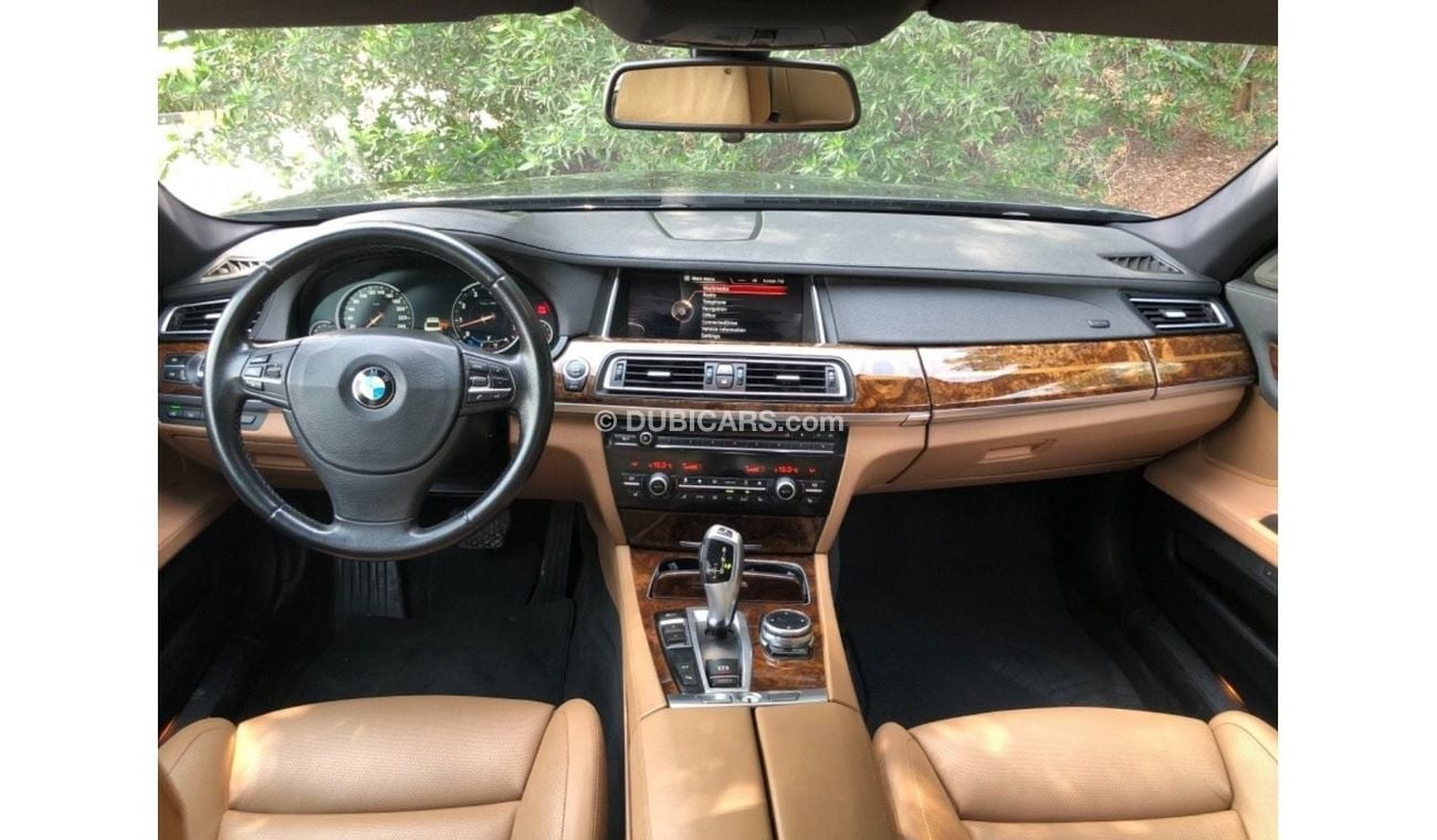 BMW 740Li Exclusive MODEL 2015 GCC CAR PERFECT CONDITION INSIDE AND OUTSIDE FULL OPTION SUN ROOF LEATHER SEATS