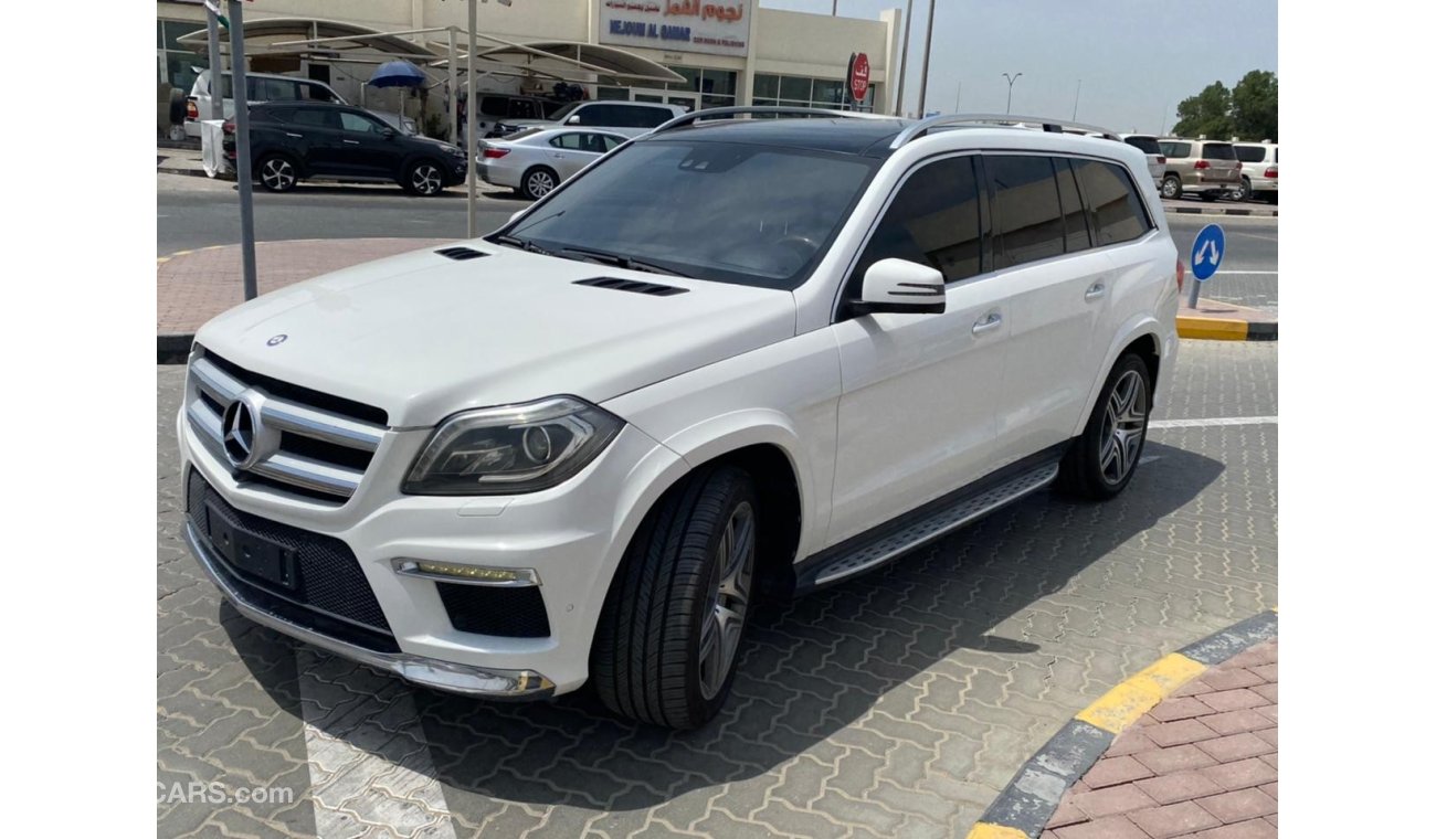 Mercedes-Benz GL 500 Std 2015 model in excellent condition, very clean