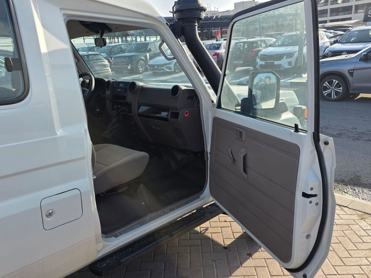 تويوتا لاند كروزر Diesel 2.8 liter ,Automatic gear ,Manual  Windows ,Left Hand Drive