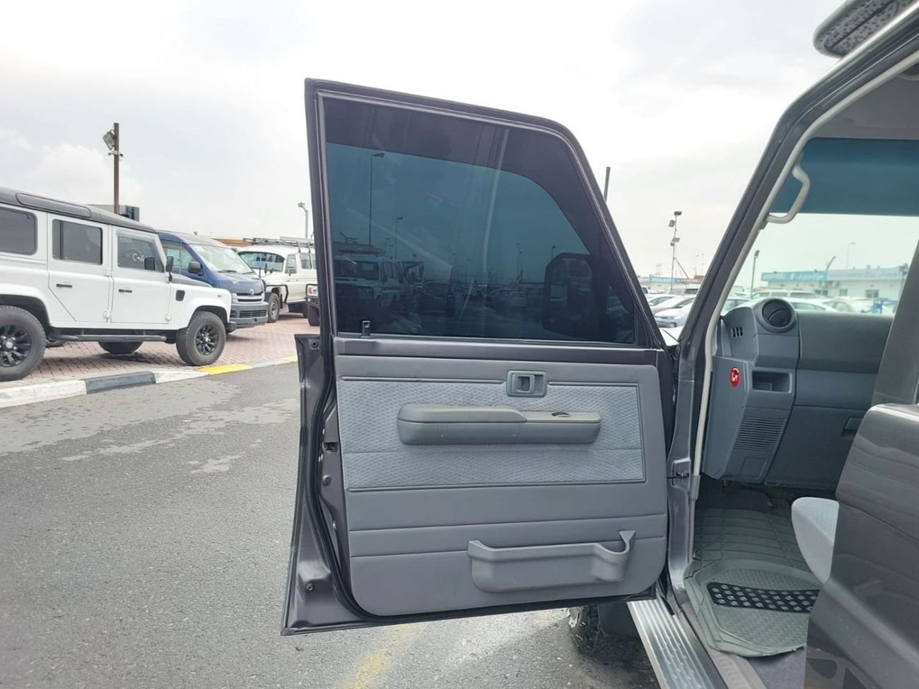 تويوتا لاند كروزر بيك آب TOYOTA LAND CRUISER PICKUP RHD 2016 MODEL 4.5 L DIESEL MANUAL(PM10973)