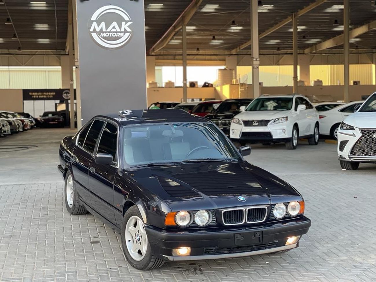 BMW 525 BMW 525i موديل 1995 ماشي 64000 كم  وارد اليايان  مواصفات خاصة اندفيجوال فول اوبشن كامل ( فتحة _ جلد