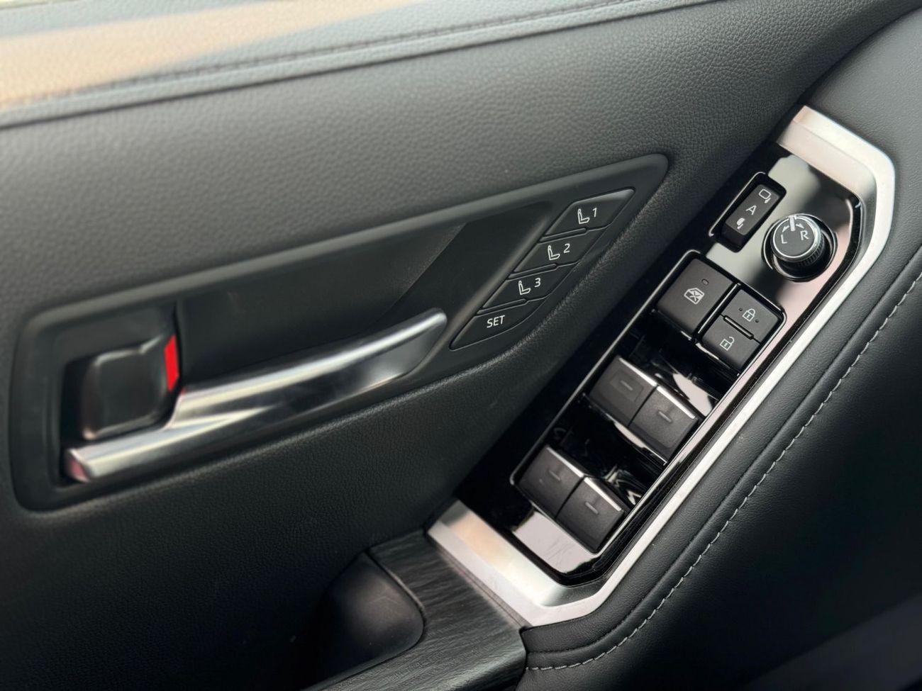 تويوتا لاند كروزر 3.5T GR-Sport Hybrid