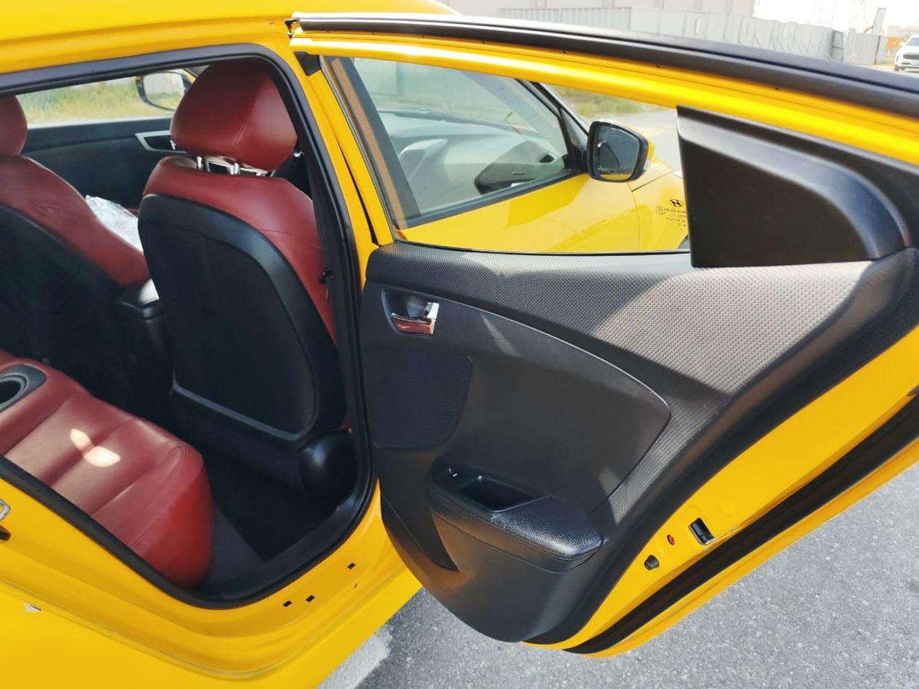 هيونداي فيلوستر TOP Hyundai Veloster 2013 | GCC Specs | Well Maintained Compact Hatchback