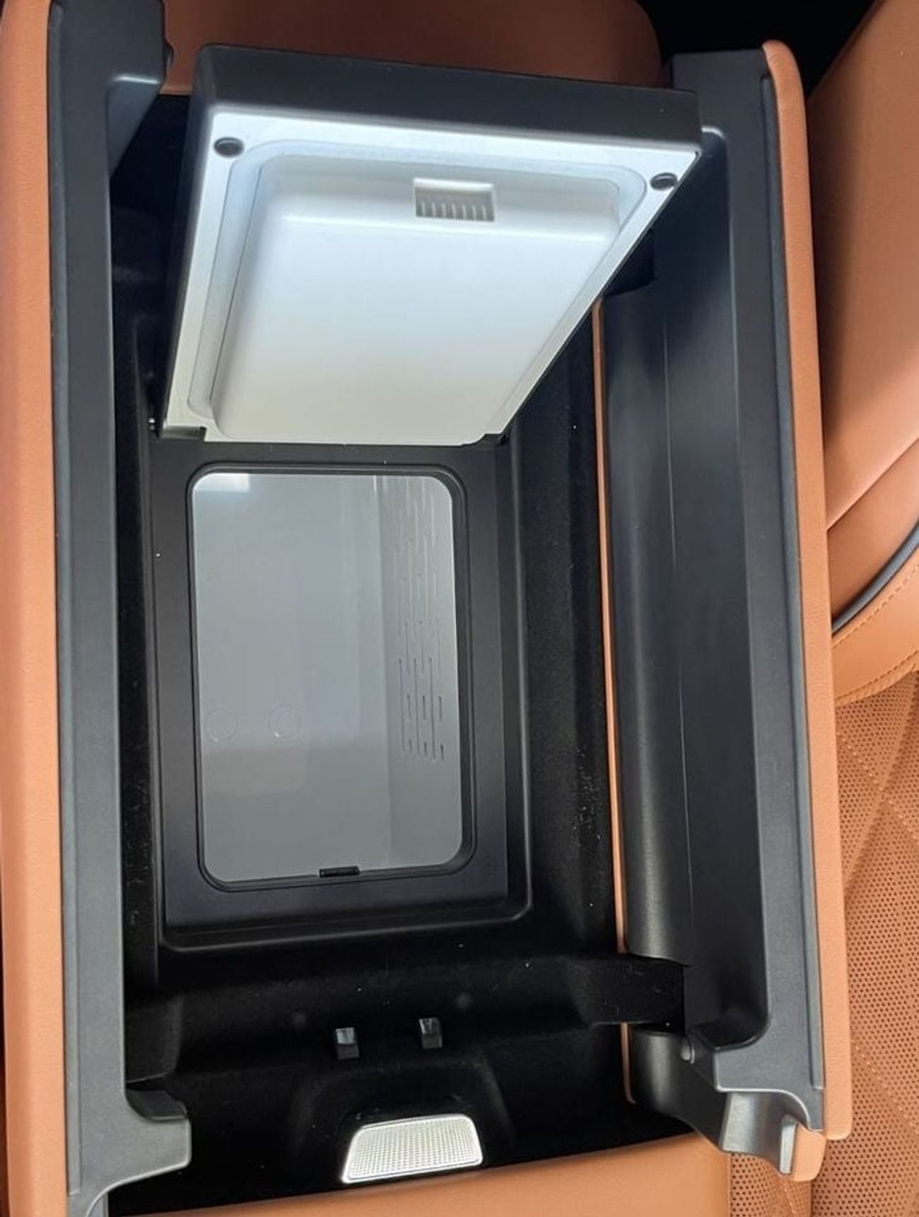 Voyah Taishan 1.5L- 4CYL HYBRID.ELECTRIC RANGE 370 AND COM.RANGE 1,400KM