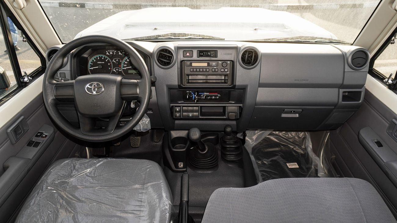 Toyota Land Cruiser 70 4.0L V6 M/T
