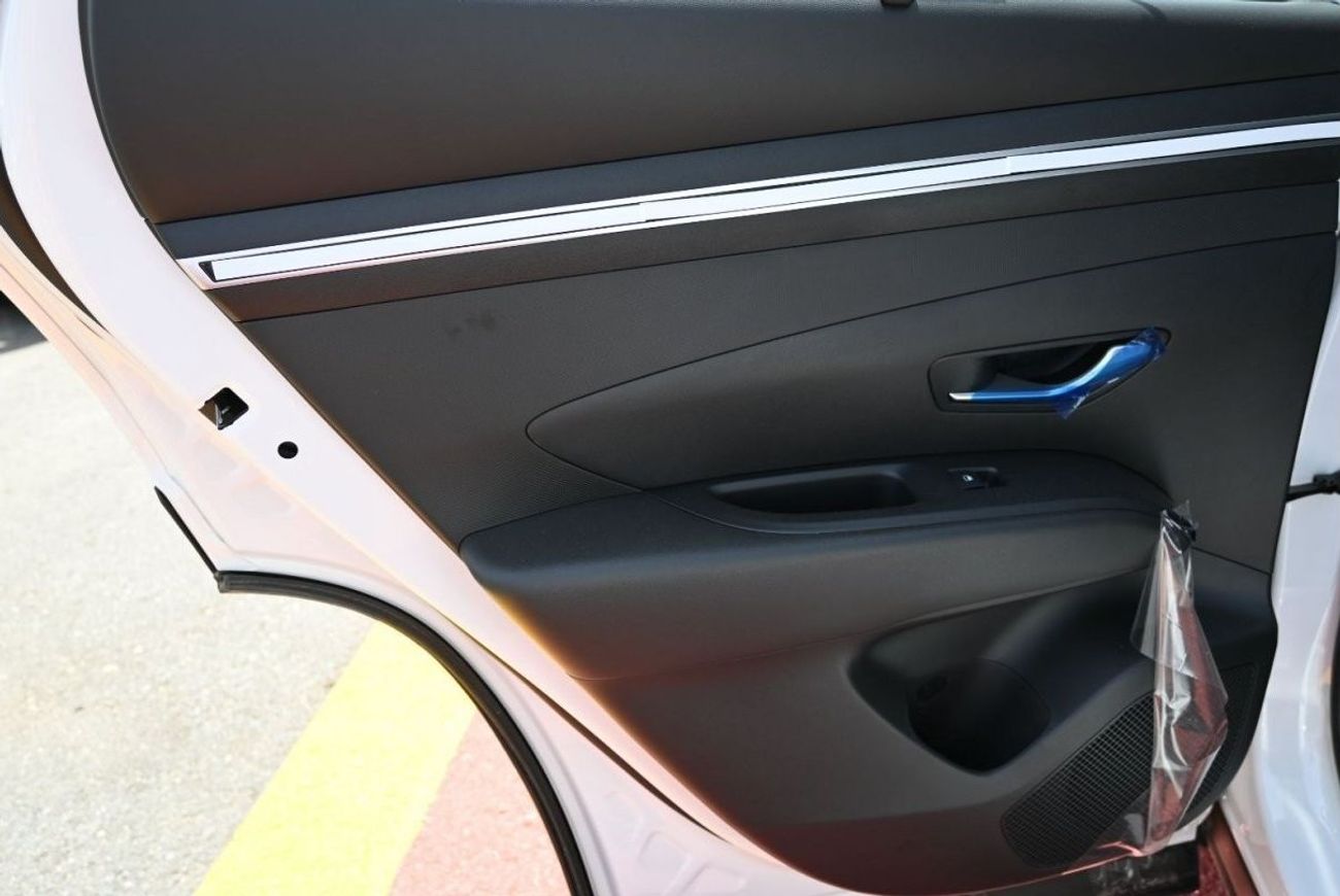 هيونداي توسون هيونداي توسون 1.6 لتر توربو دفع امامي دفع رباعي 5 ابواب عداد رقمي سقف بانورامي مقاعد كهربائية لون اب