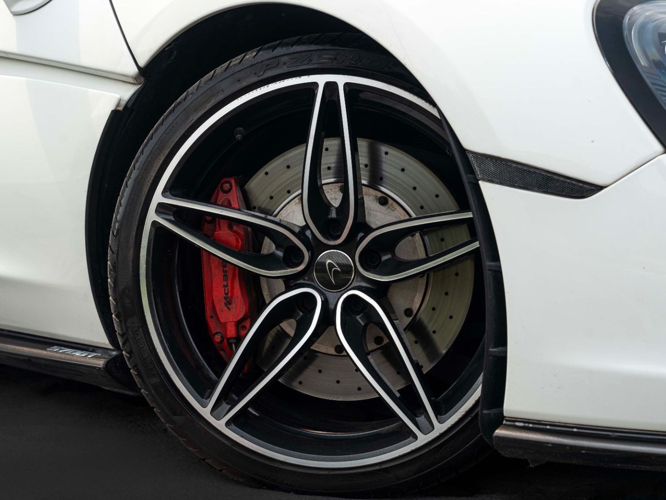 McLaren 570GT AED 13,933 PM • 570 GT CARBON FIBER • ONLY 51,000 KMS • 3.8L TURBOCHARGED V8