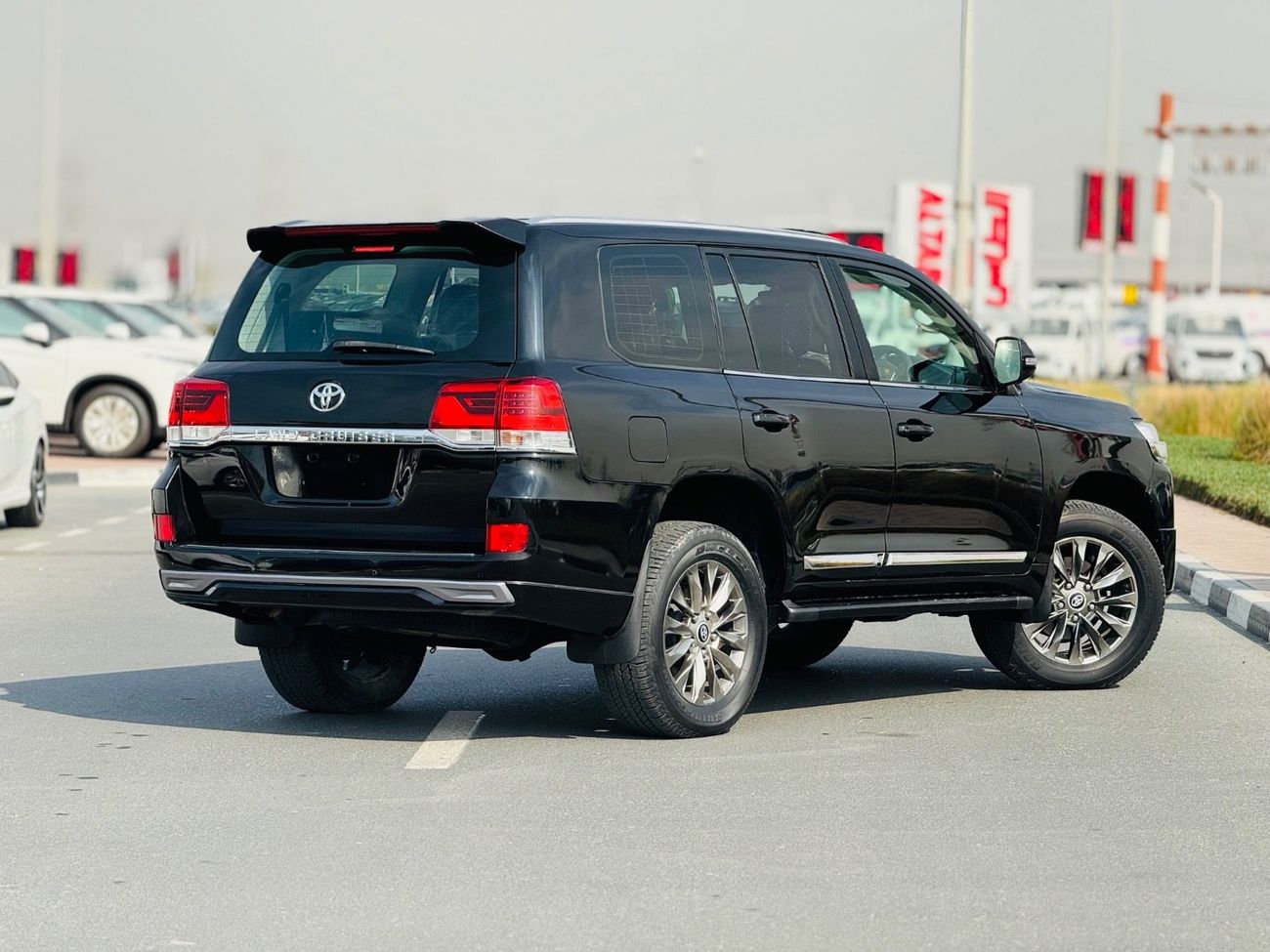 تويوتا لاند كروزر Sahara top of the range