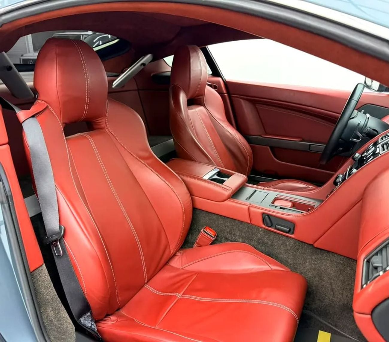 Aston Martin Vantage STANDARD V8, Service History, Fully Loaded, Excellent Condition, GCC