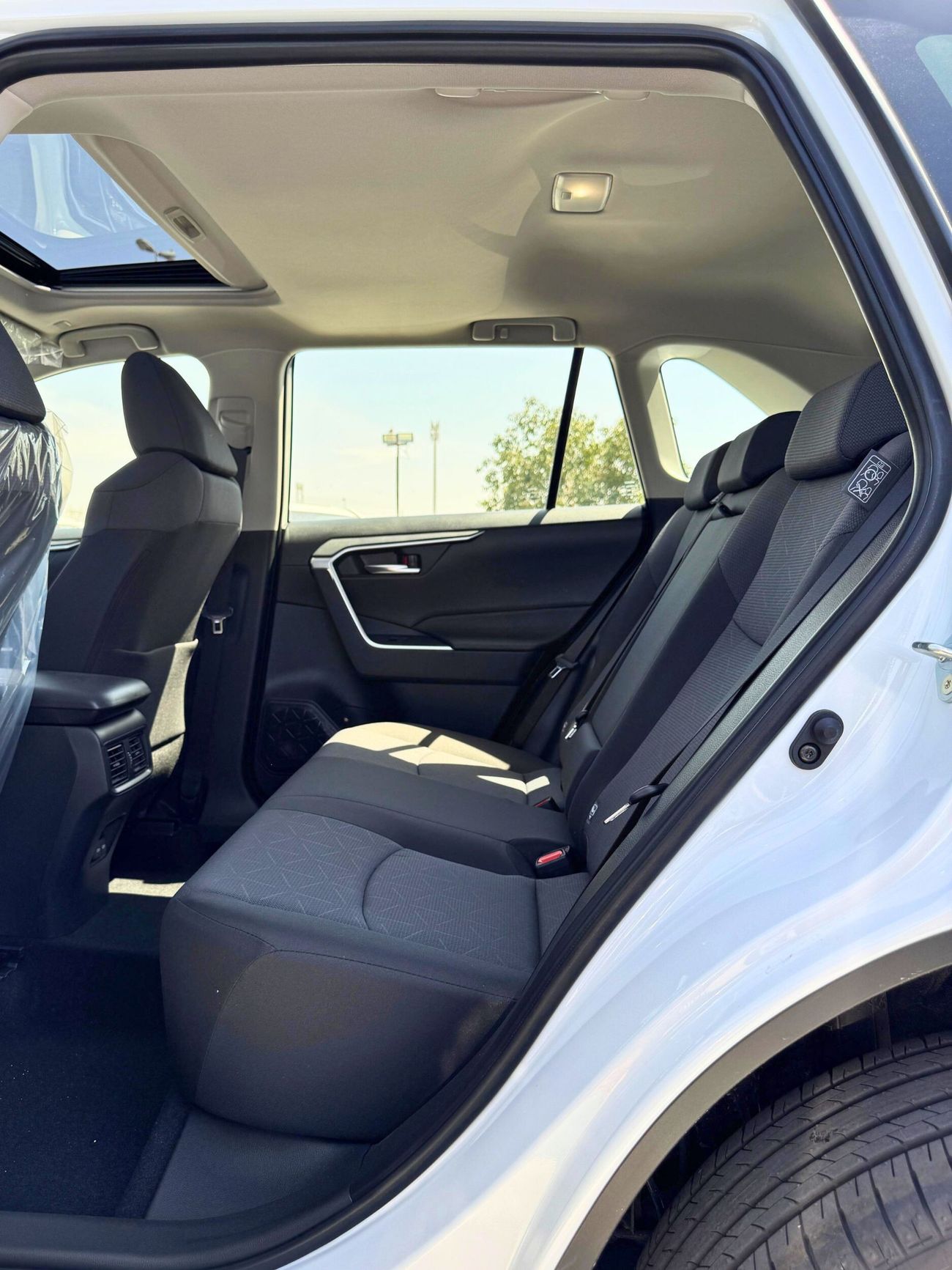 تويوتا راف ٤ EURO 6 / Full Option / 2.5L With Sunroof / 4WD CODE # RAVPH