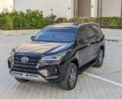 Toyota Fortuner VXR Toyota Fortuner 2022MODEL V6 4.0L petrol Engine Colour Black Transmission Automatic Interior Bro