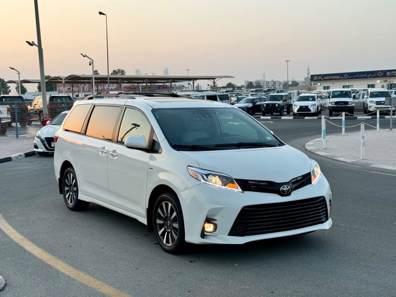 Toyota Sienna 2019 XLE SUNROOF 4x4 FULL OPTION US SPEC