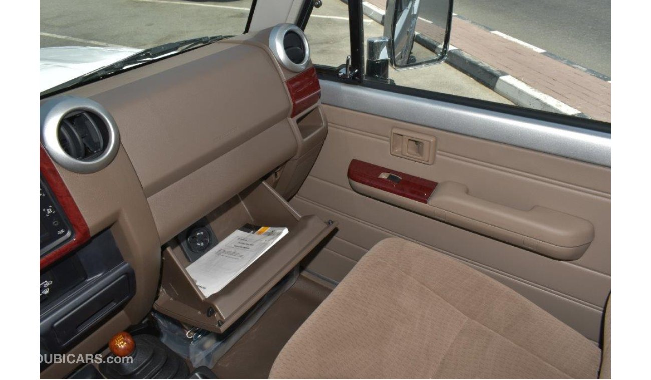 تويوتا لاند كروزر بيك آب 79 Single Cab Pickup LX V6 4.0L Petrol 4WD Manual Transmission - Euro 4