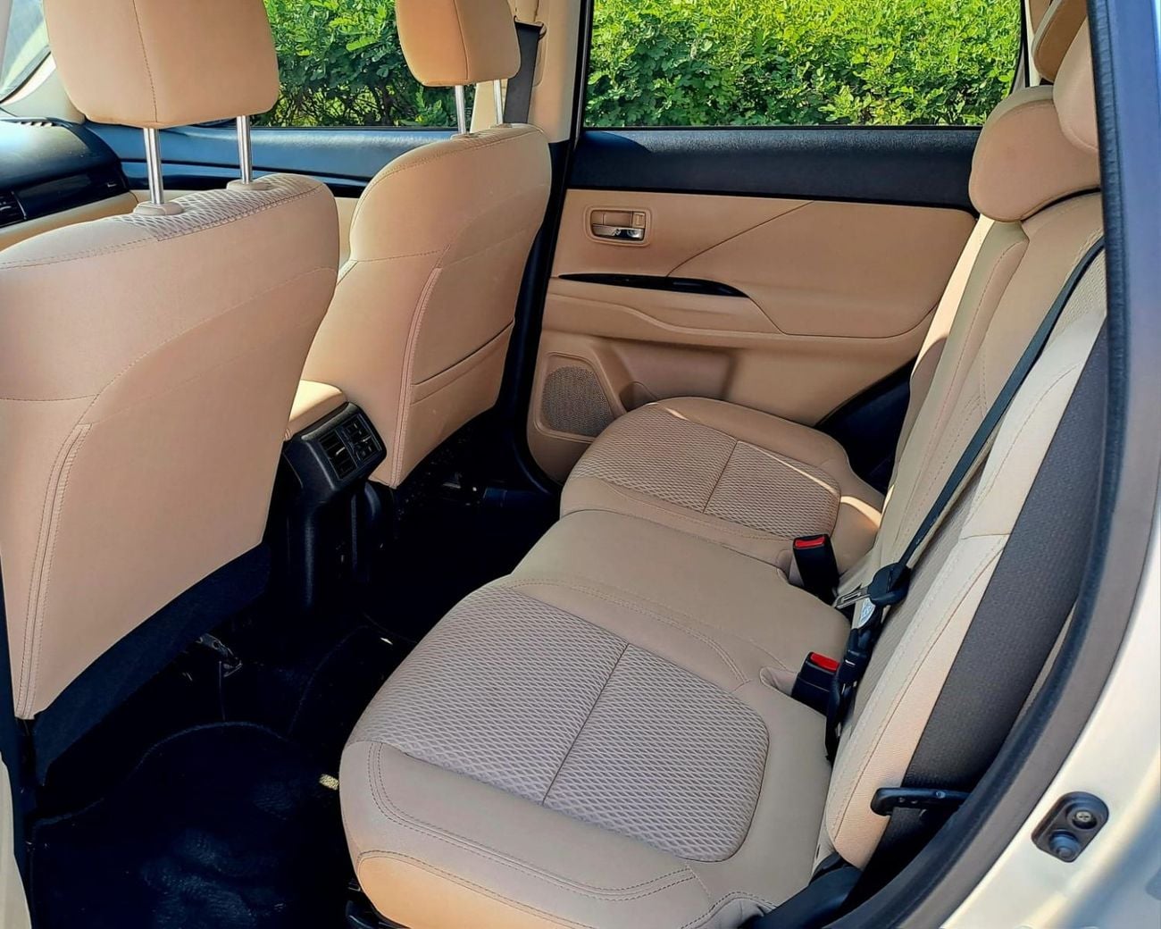 ميتسوبيشي آوتلاندر 820-Monthly l GCC l 4WD , Cruise, Camera l Accident Free