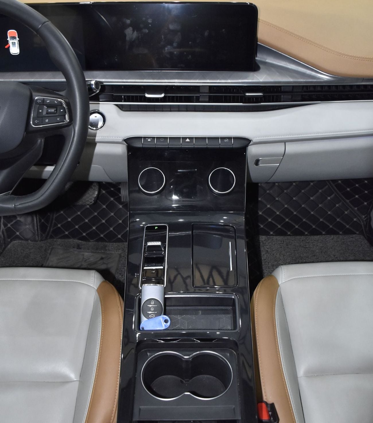 Exeed LX FLAGSHIP EXCELLENT DEAL for our Exeed LX 230T ( 2025 Model ) in Silver Color GCC Specs