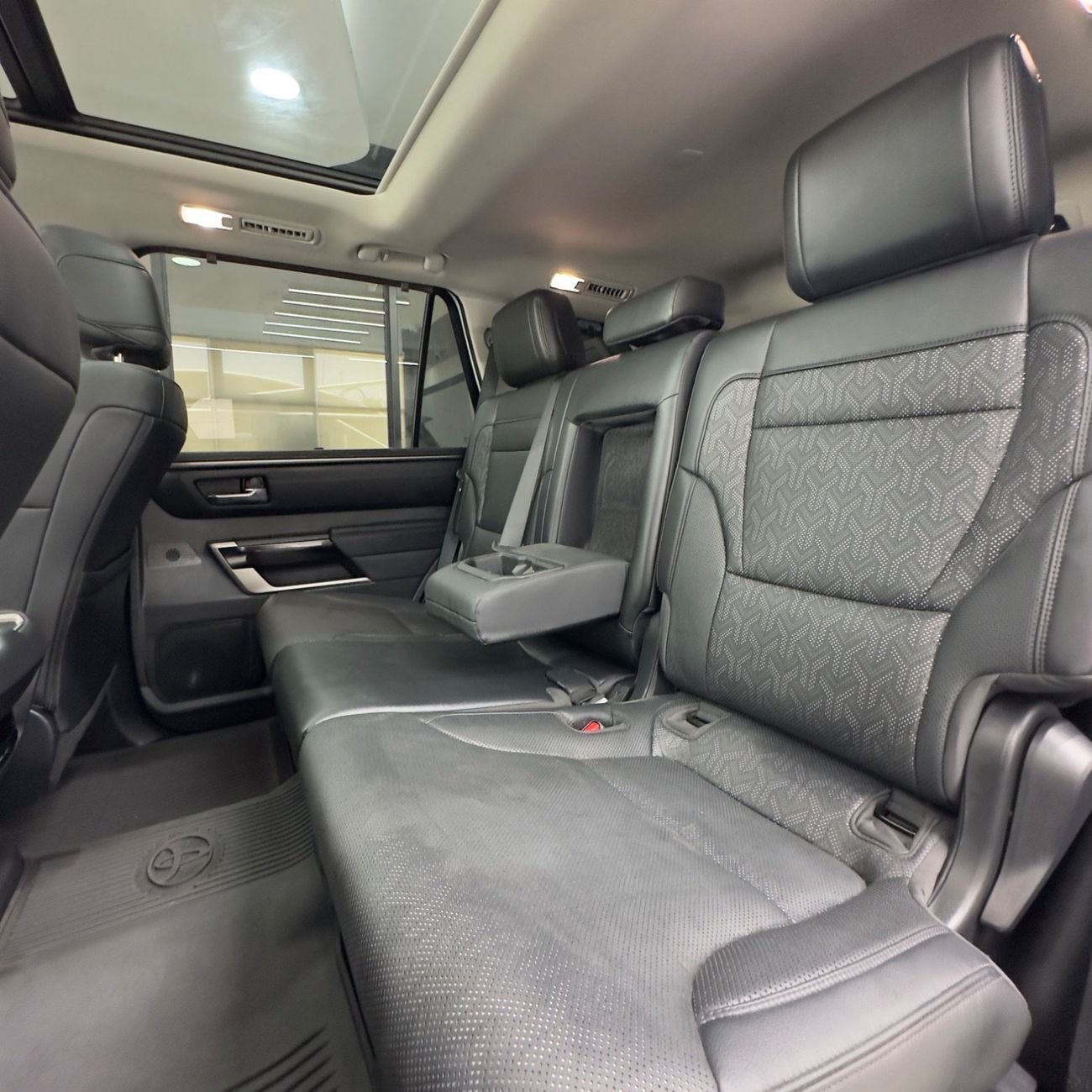 Toyota Sequoia HYBRID (NON GCC) 3.5L hybrid