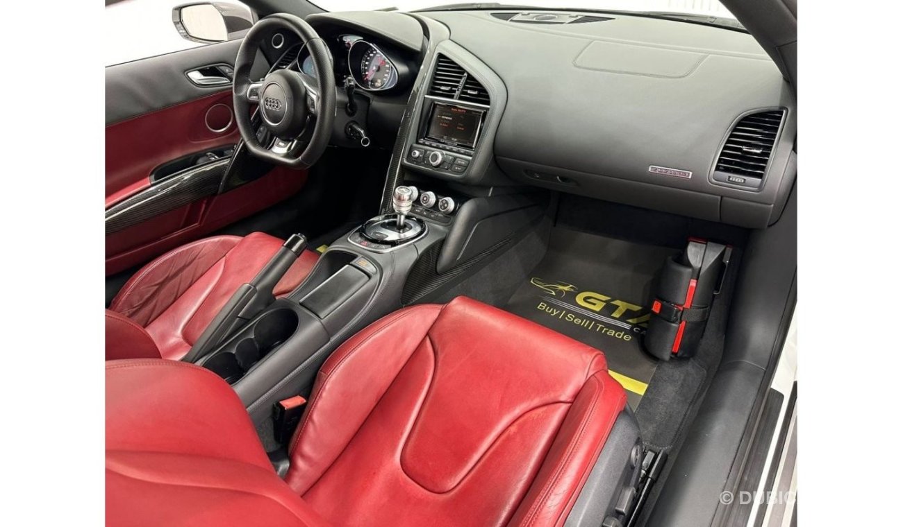 أودي R8 2014 Audi R8 Coupe V8, Service History, Carbon Fiber Package, Excellent Condition, GCC