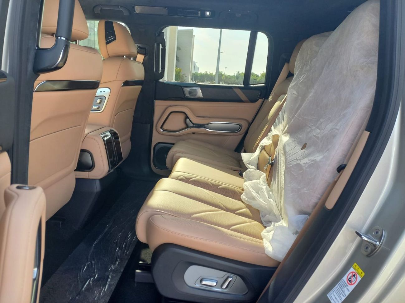 BYD Leopard 8 Smart and Brave Flagship Edition (6 Seats)