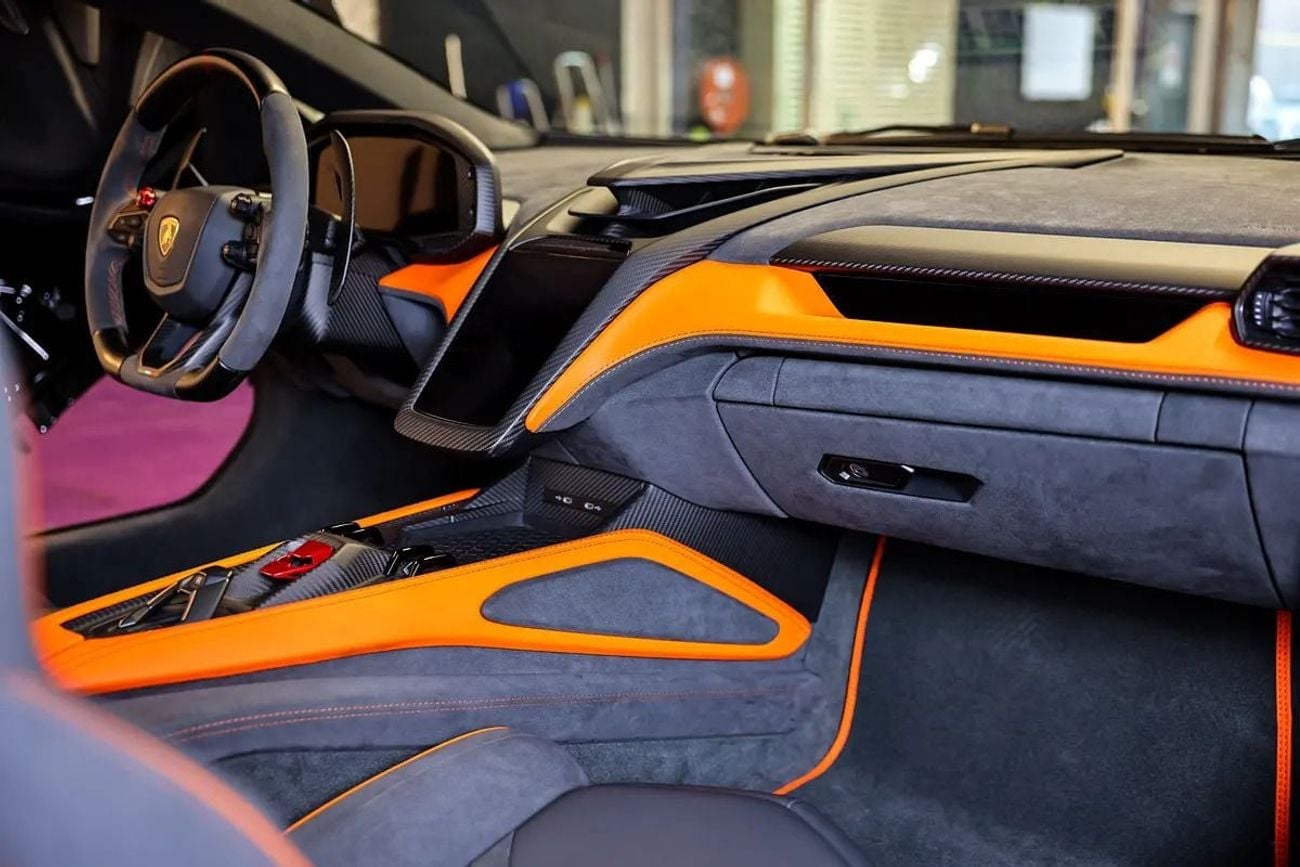 لامبورغيني ريفويلتو Lamborghini Revuelto | Finance available