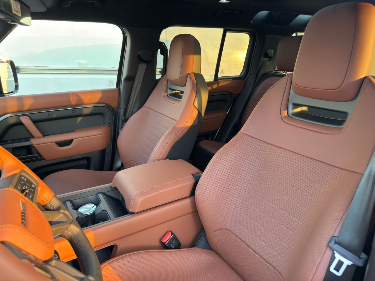 Land Rover Defender 110 P635 OCTA V8 **2025**GCC SPEC UNDER WARRANTY