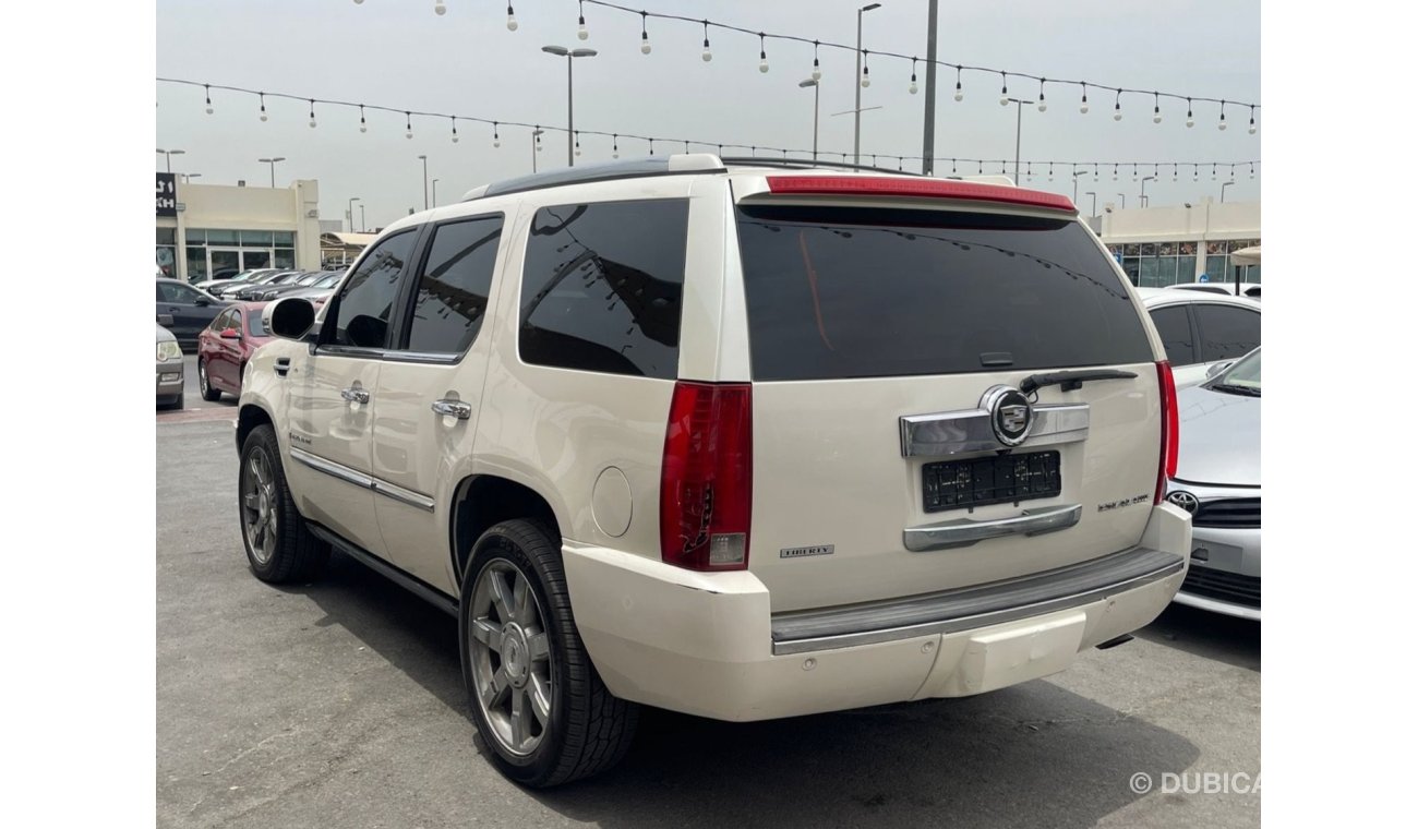 Cadillac Escalade 2008 Escalade GCC model, full option, 8 cylinder, automatic transmission, agency dye, in excellent c