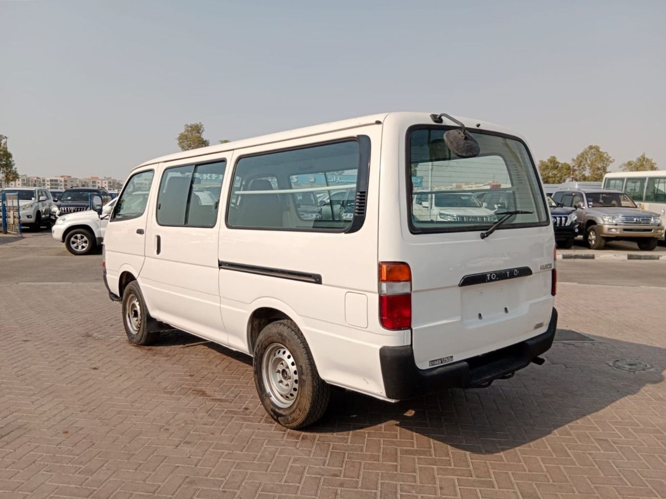 Toyota Hiace TOYOTA HIACE VAN RIGHT HAND DRIVE (PM1603)