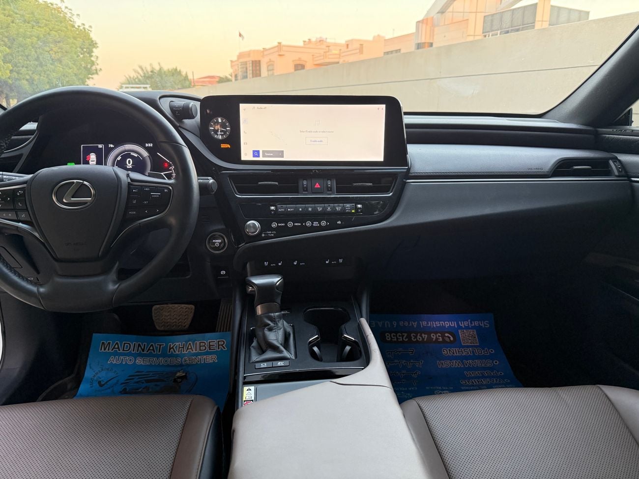 لكزس ES300h full Option 2024 Hybrid