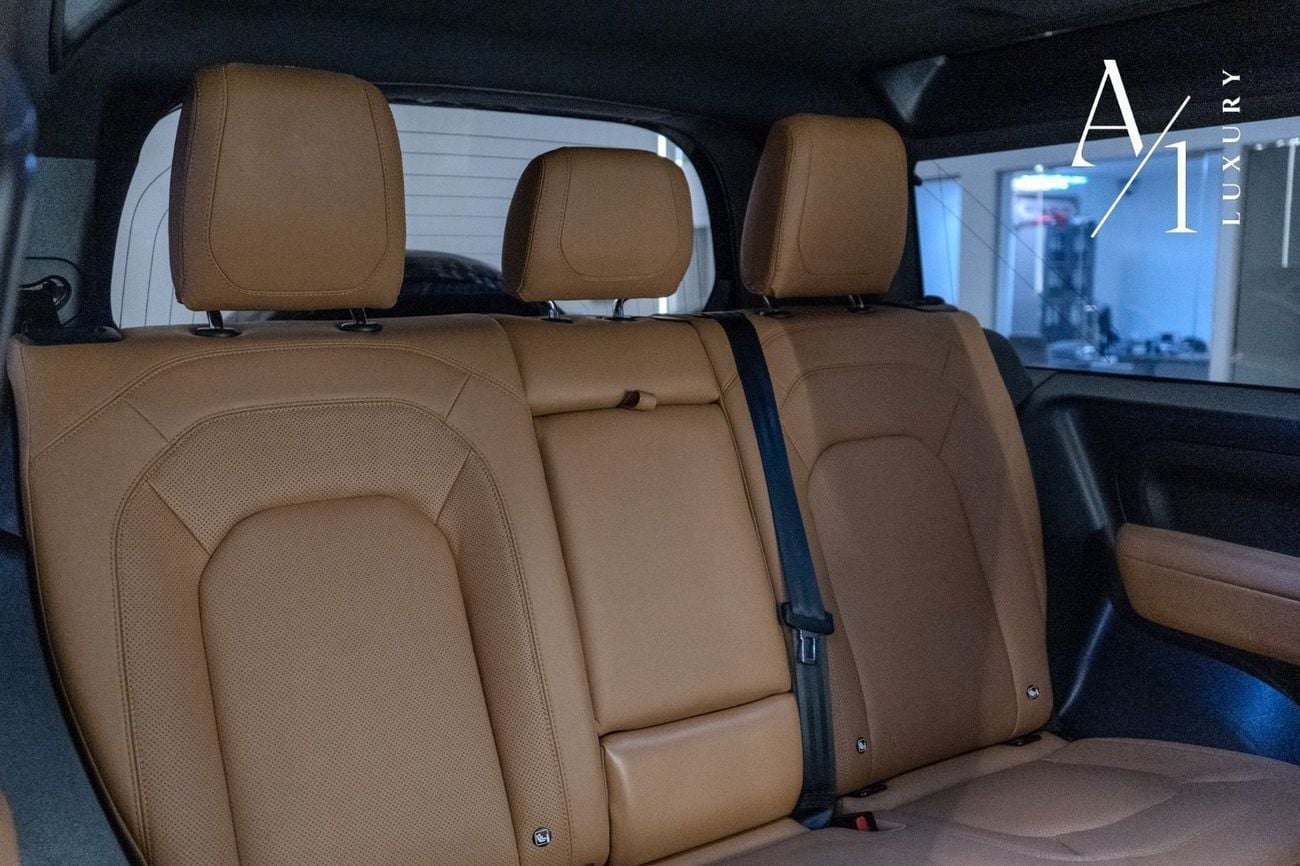 Land Rover Defender P400 110 HSE 3.0L (5 Seater) 2023 Defender P400 Kahn Edition, Warranty, Excellent Condition, GCC Spe