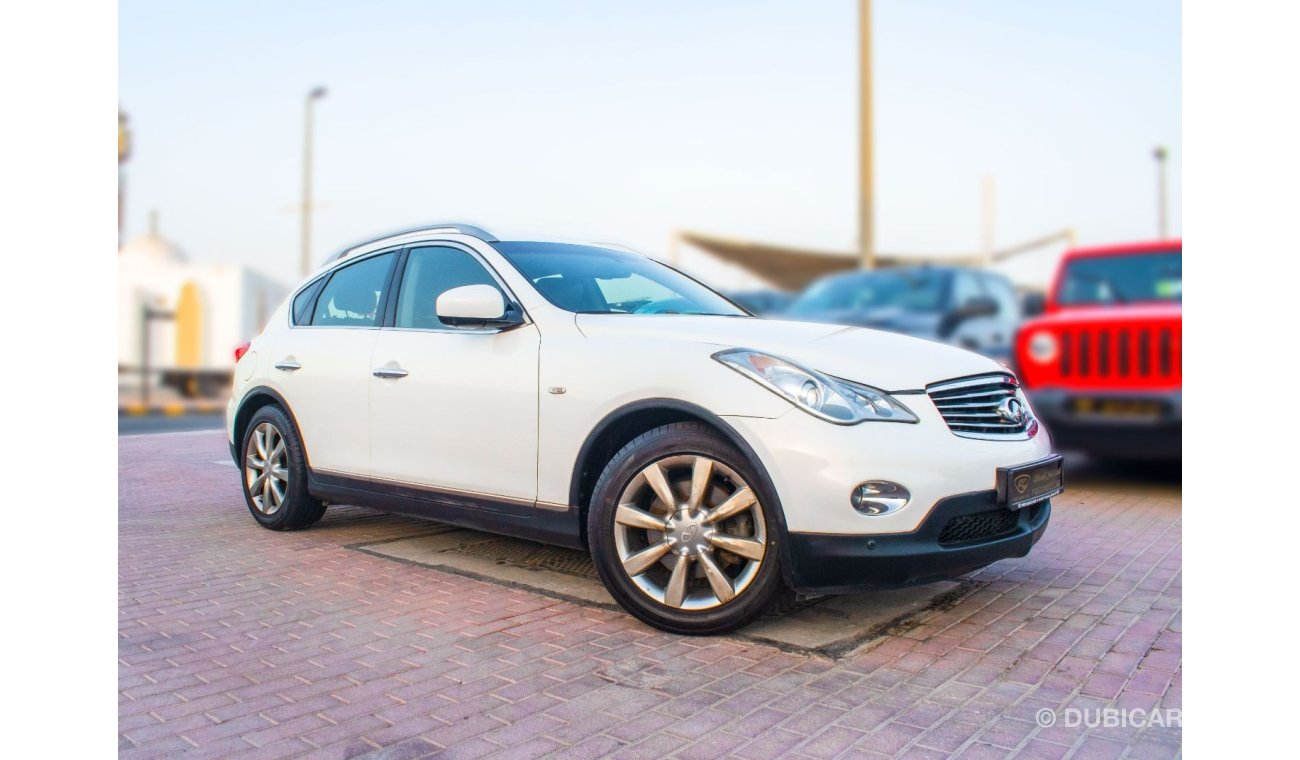 إنفينيتي EX35 2012 | INFINITI EX35 | LUXURY | 4WD 3.5L V6 | GCC | SLEEK STYLING | VERY WELL-MAINTAINED | SPECTACUL