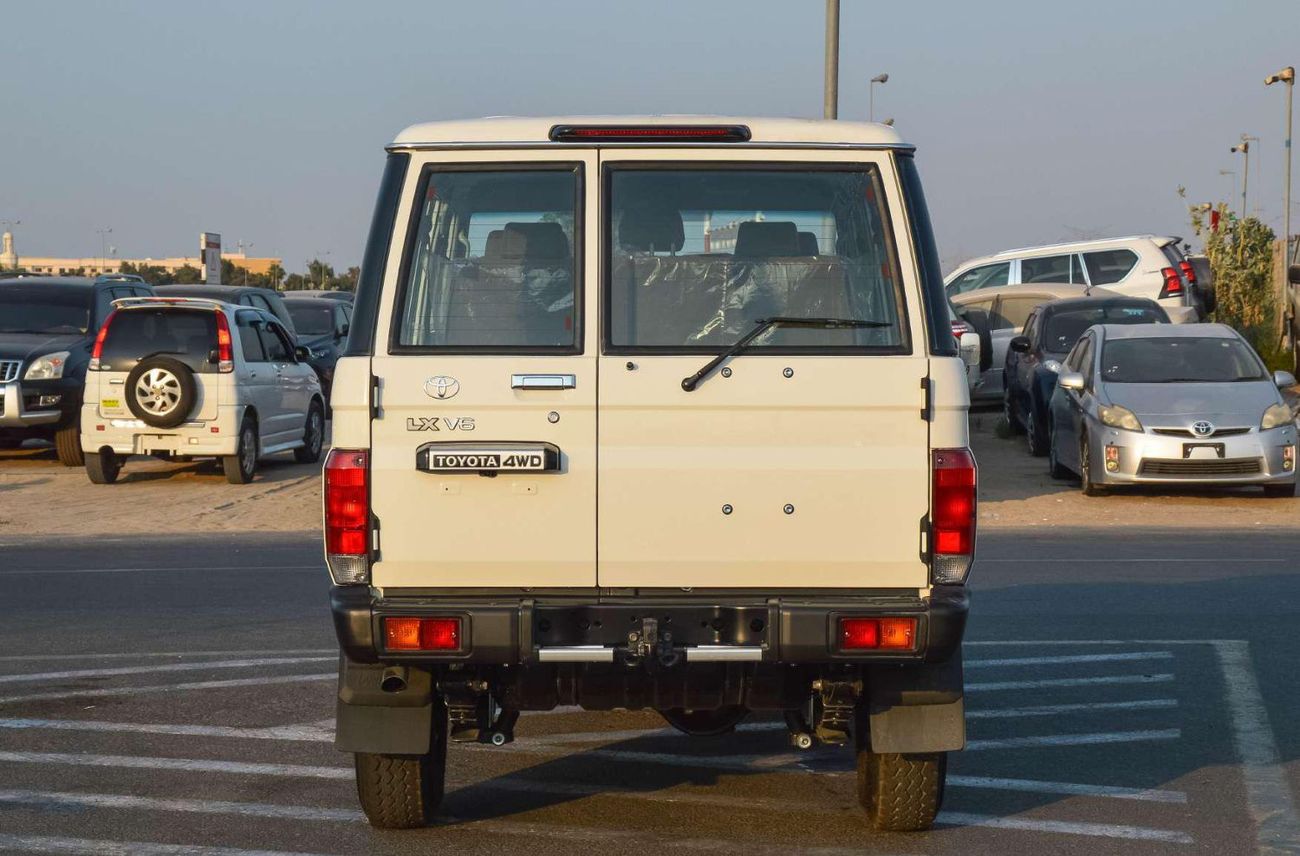 تويوتا لاند كروزر 70 TOYOTA LAND CRUISER 76 4.0L V6 AT  4WD 5DOOR SUV 2025