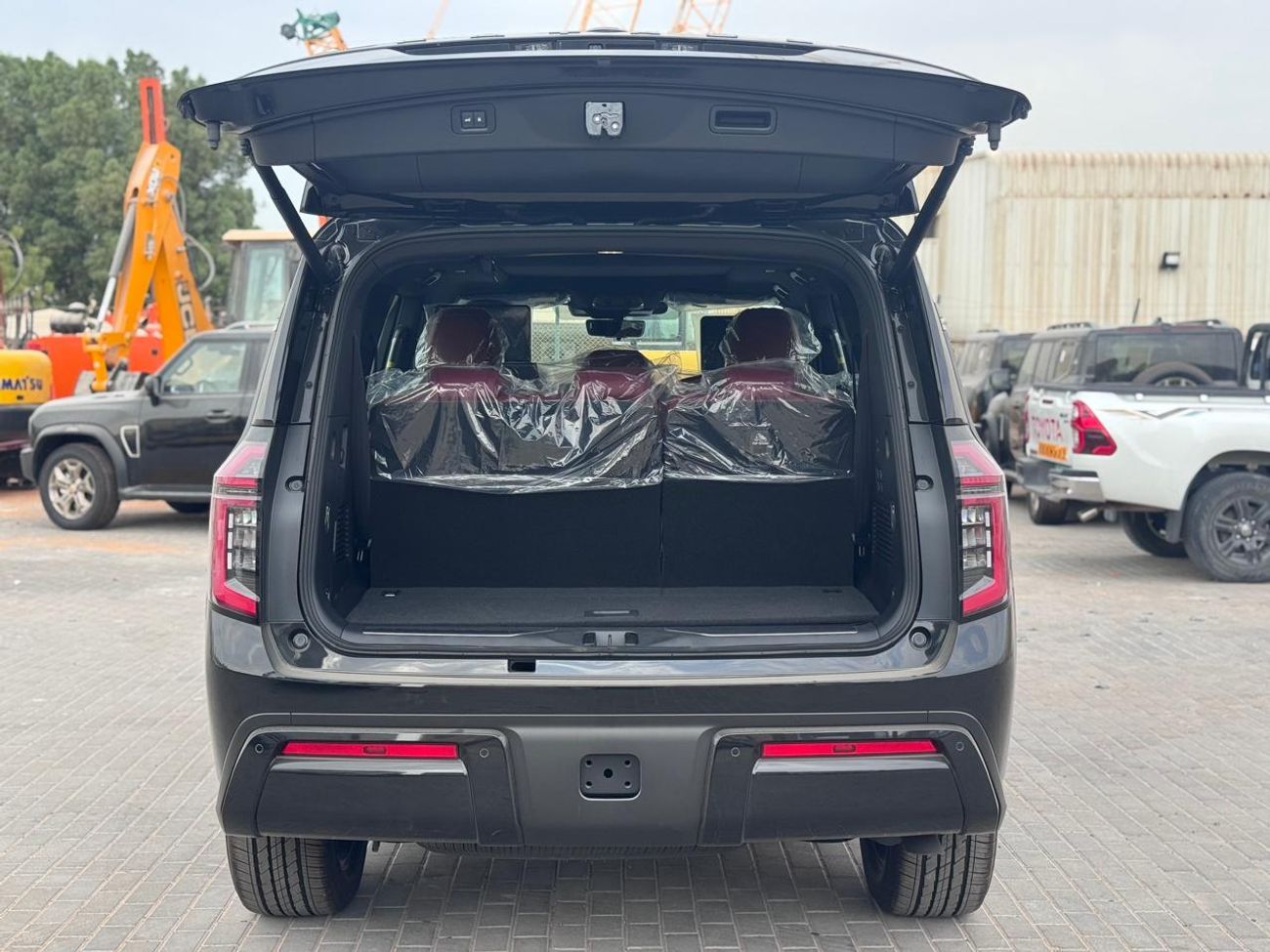 Nissan Patrol LE PLATINUM CITY 3.5L_ 2026_ (BLACK _BURGUNDY)