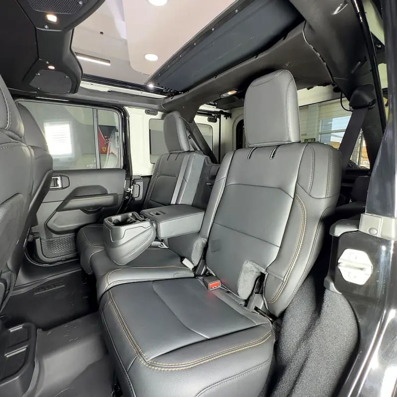 جيب رانجلر أنليميتد Unlimited Sahara 2.0L A/T