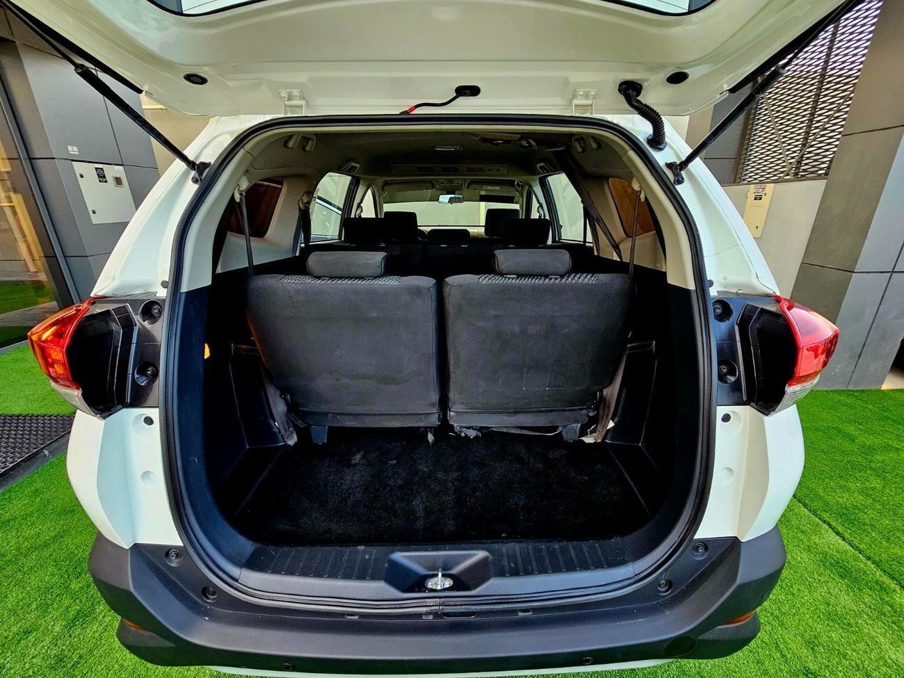 تويوتا راش EX/ PASSENGER 7 SEATS/ LOW MILEAGE