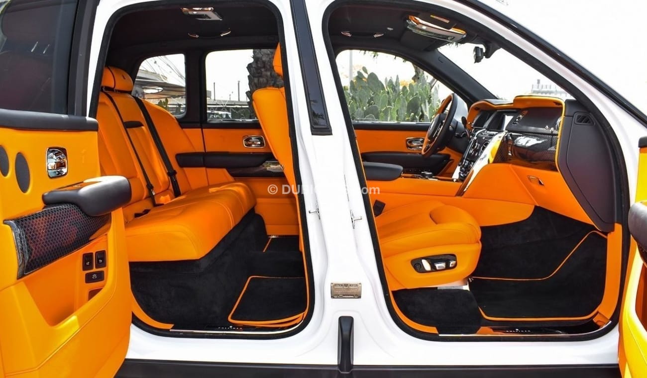 Rolls-Royce Cullinan ROLLS ROYS CULLINAN 2020 | BLACK BADGE INTERIOR AND EXTERIOR FULL OPTION | WITH A STAR LIGHT