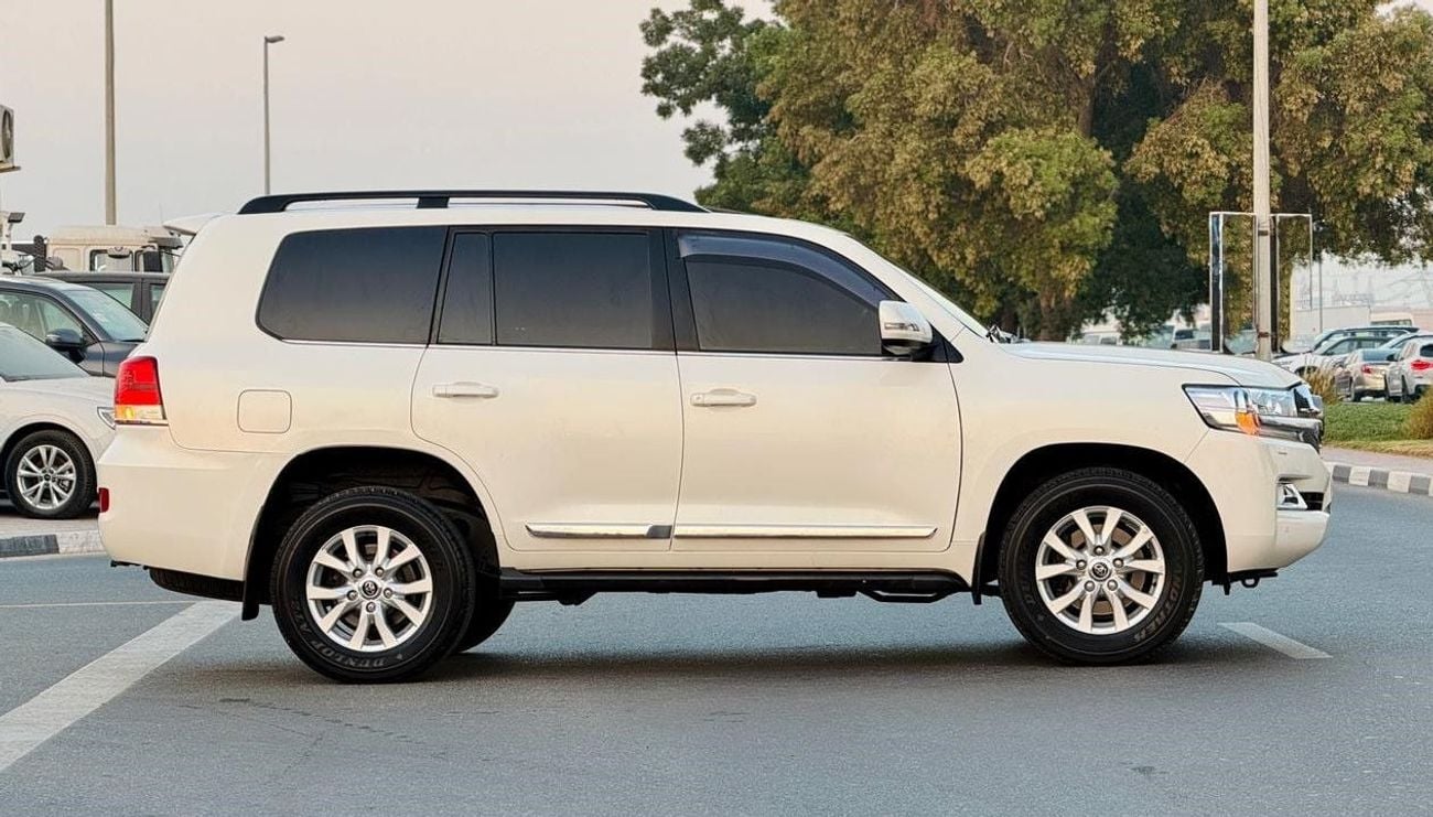 Toyota Land Cruiser SAHARA | PUSH START | SUNROOF | 360 VIEW CAMERA | V8 DIESEL ENGINE | AT | ELECTRIC HEATED & MEMORY S