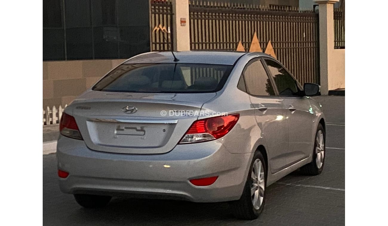 هيونداي أكسنت GL هيونداي اكسنت موديل : 2012 ممشى :157000 كم السعر : 20000 درهم مواصفات خليجة V4 1.6L بدون حوادث نظ