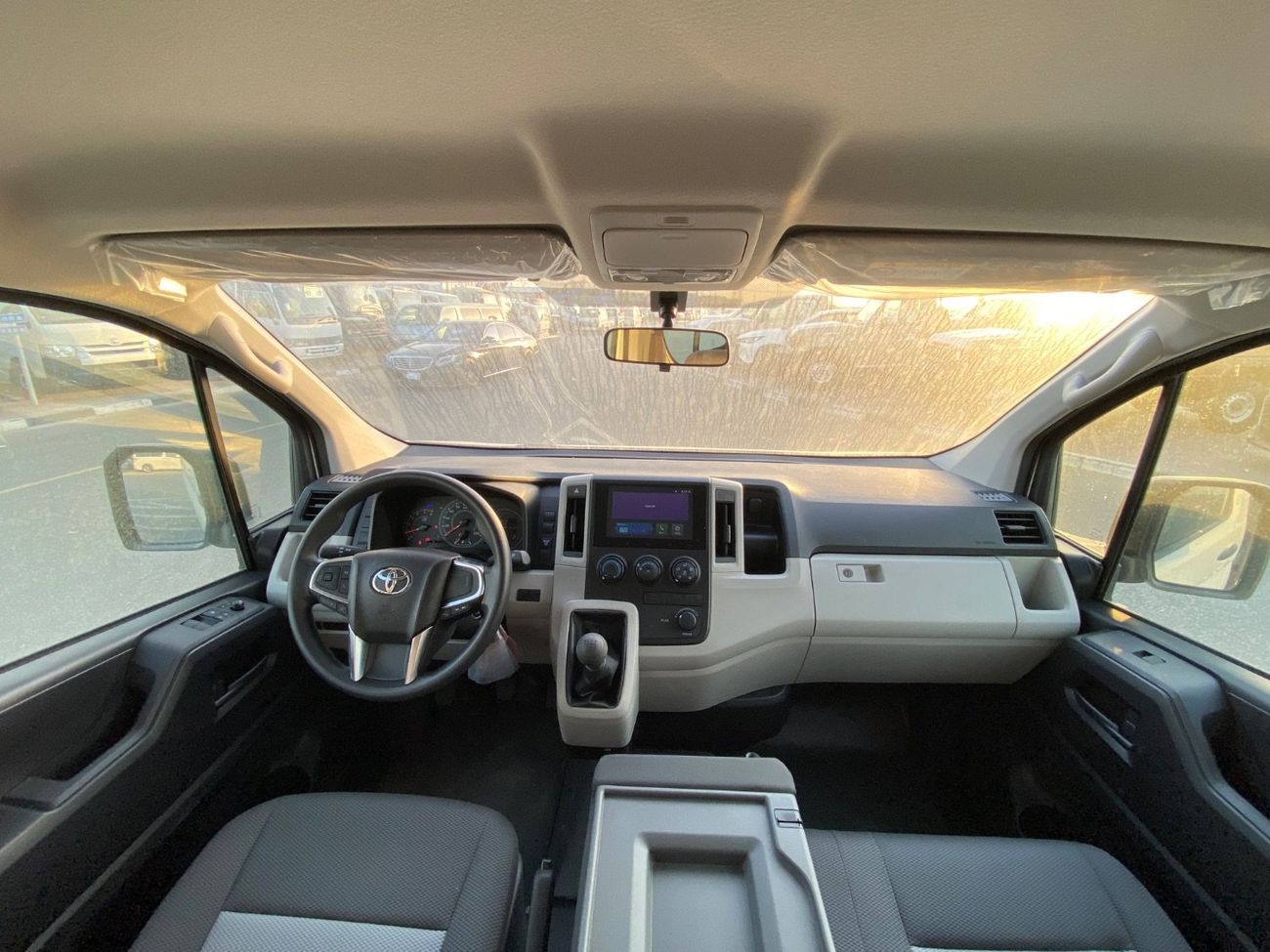 تويوتا هاياس Commuter Standard 2.8L