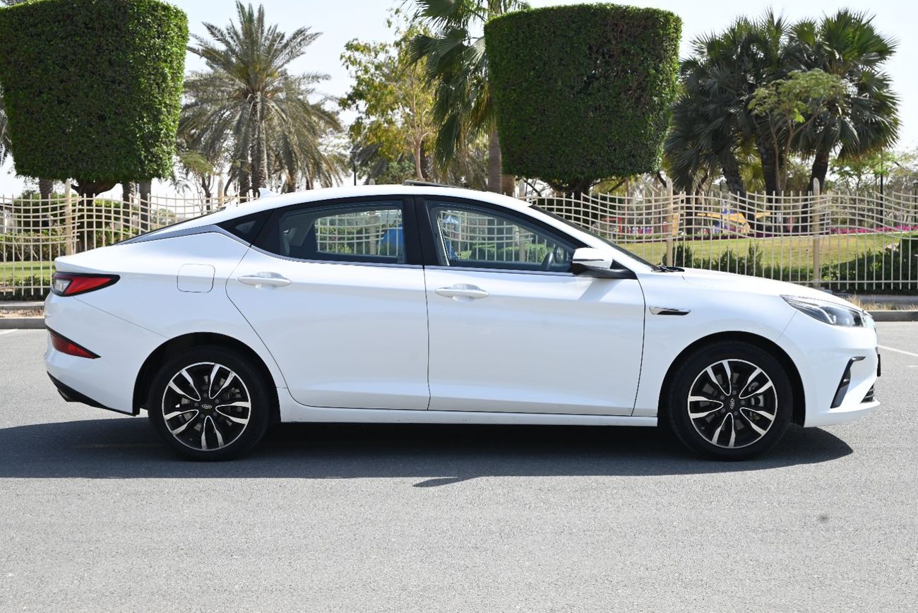 جاك J7 570 AED - ORIGINAL PAINT - JAC J7 1.5TC LUXURY 2023 - LOW MILEAGE - FIRST OWNER