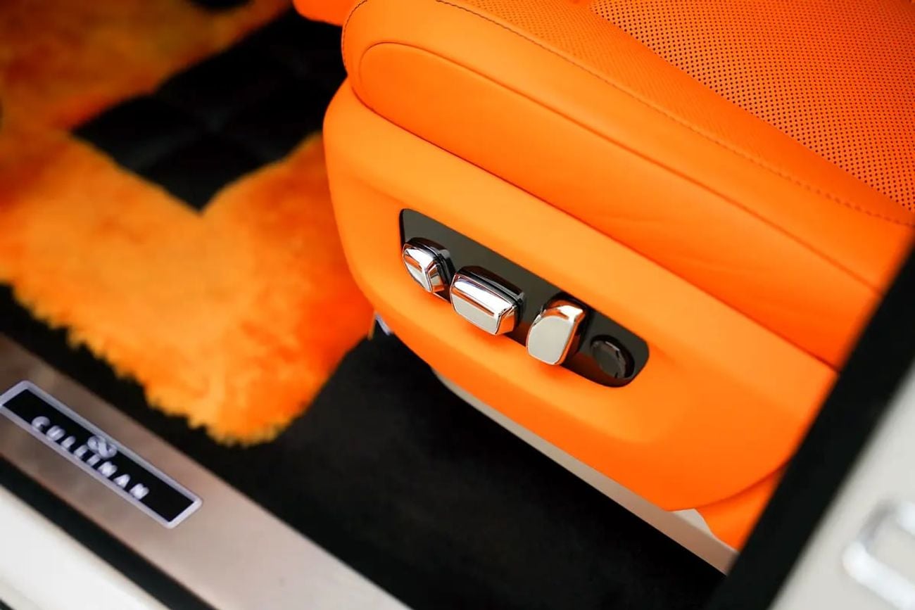 Rolls-Royce Cullinan BLACK BADGE WITH WARRANTY AND SERVICE CONTRACT