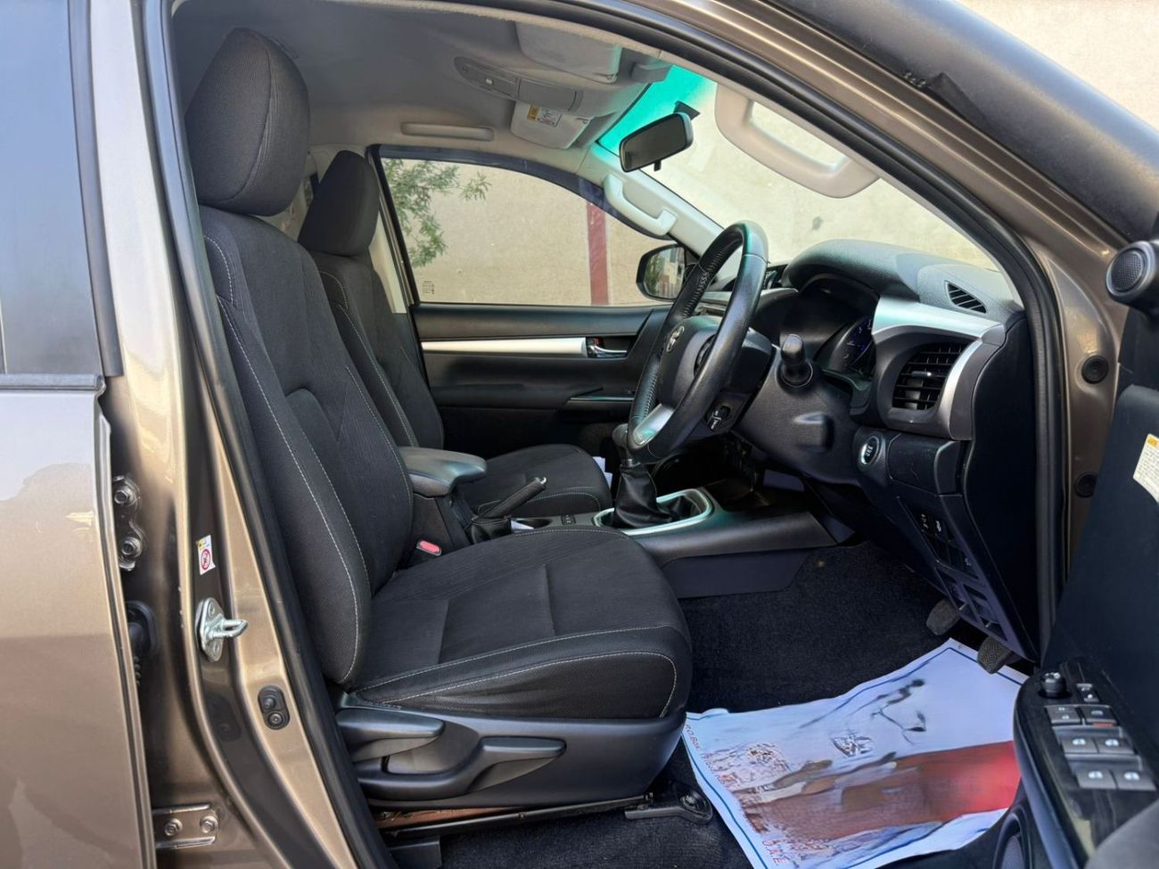 Toyota Hilux DOUBLE CABIN | MANUAL TRANSMISSION | RHD | 2.8L DIESEL ENGINE | PUSH START