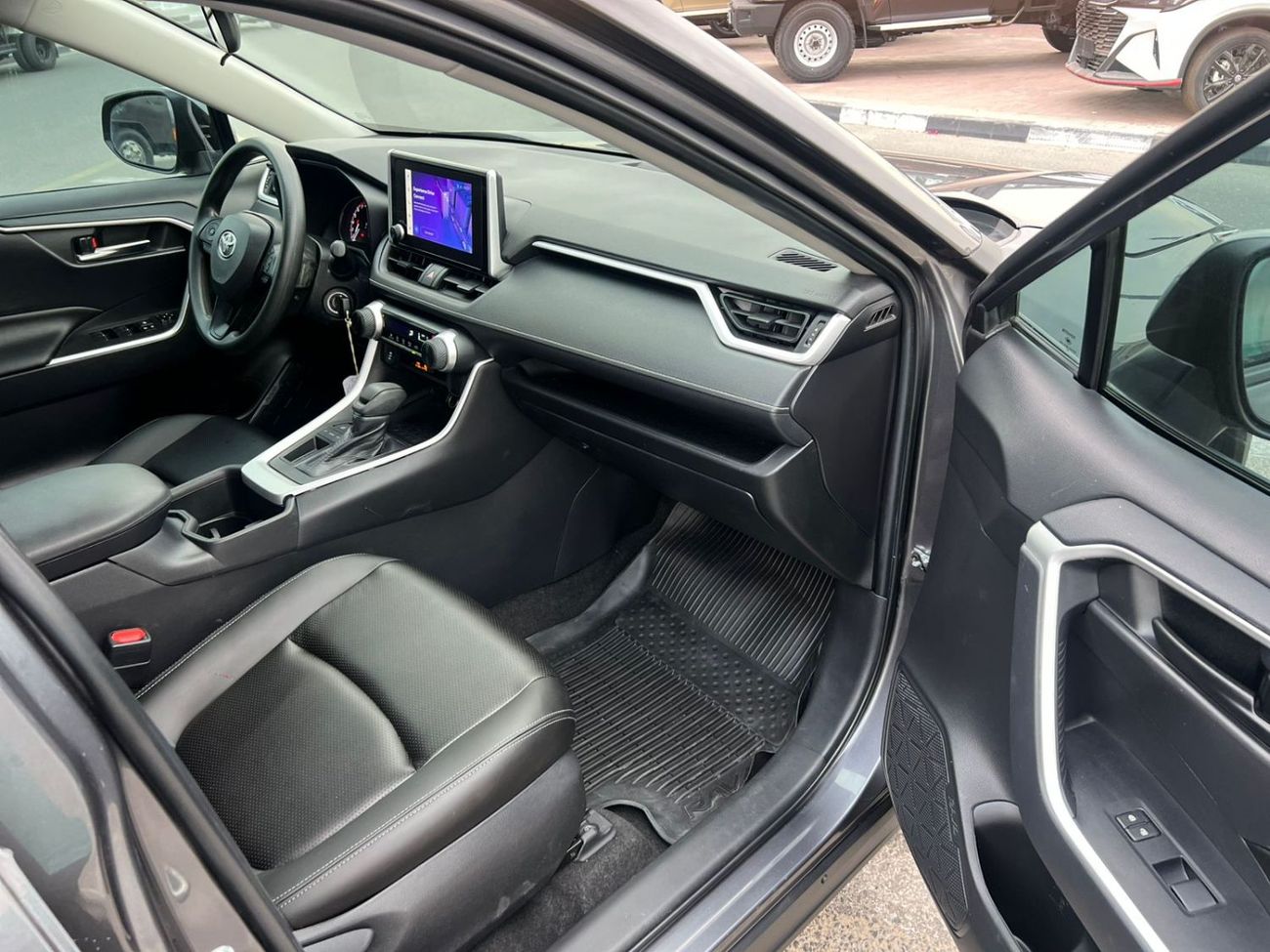 Toyota RAV4 2023 Toyota Rav4 LE Night Shade Edition - 2.5L V4 - Leather Seats With Radar - Low Mileage