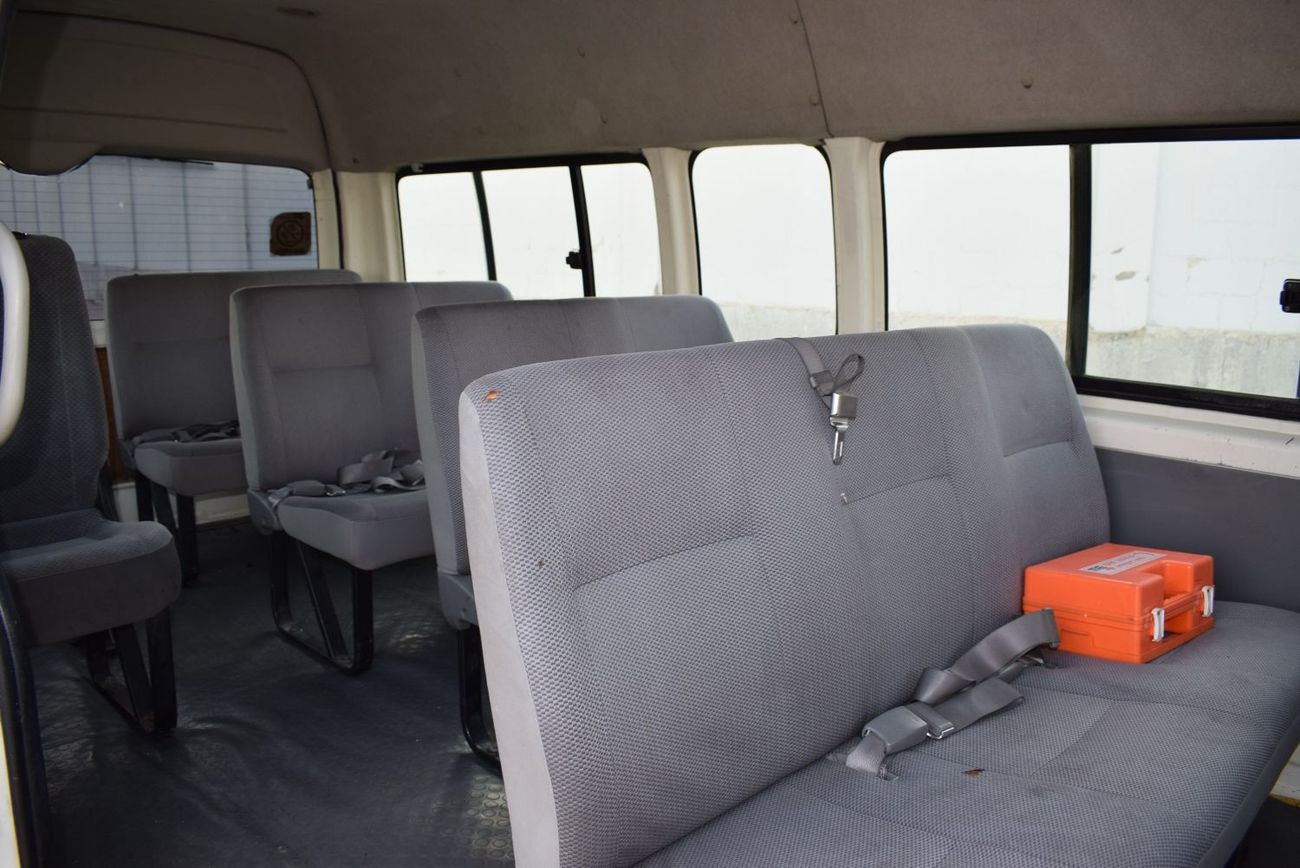 Toyota Hiace Toyota Hiace Highroof GL 15 seater, Model:2009. Excellent condition