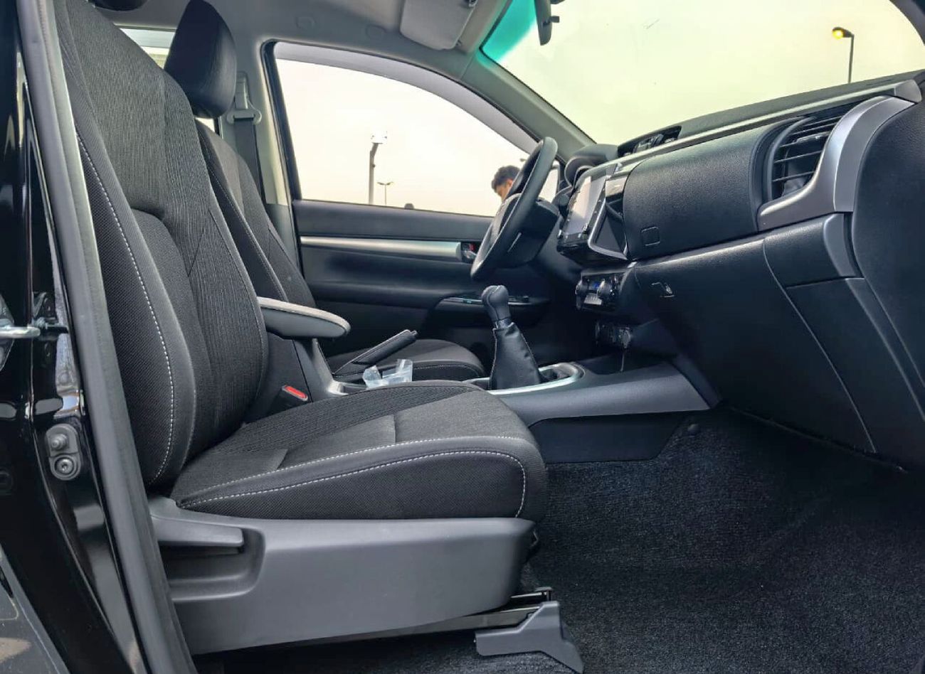 Toyota Hilux TOYOTA HILUX 2.7L PETROL RWD  MANUAL TRANSMISSION