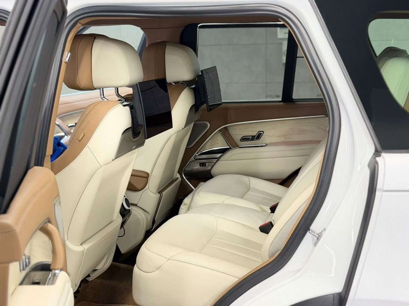 Land Rover Range Rover LWB SV P615 4.4L