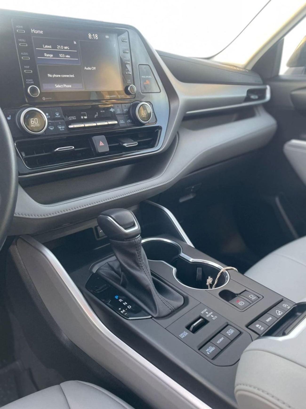 Toyota Highlander 2021 Toyota Highlander XLE Premuim Full Option - 3.5L V6 - AWD 4x4 - Push Start & Sunroof With Wirel