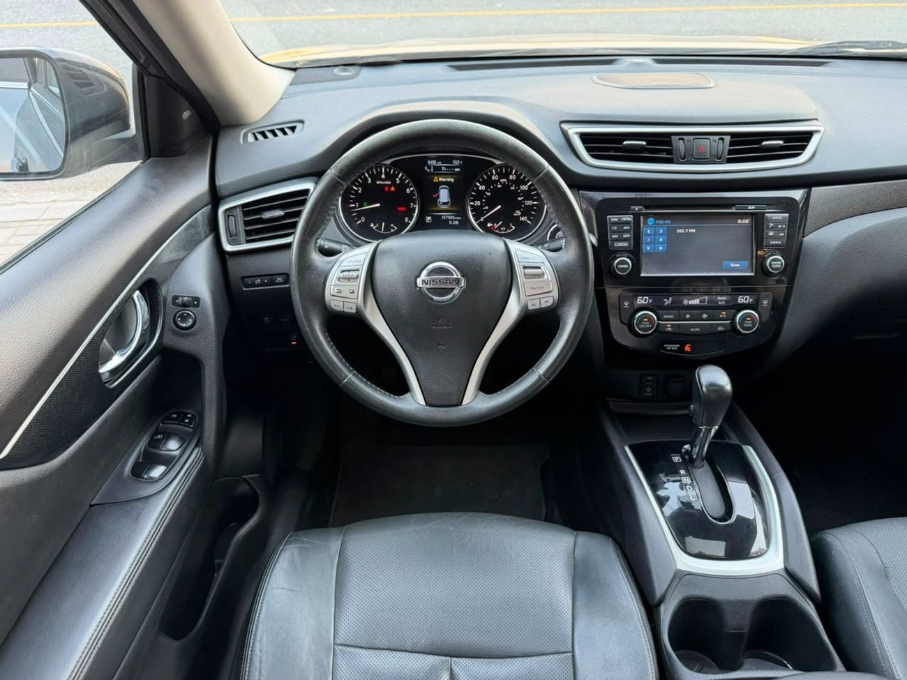 نيسان روج SV (NON GCC) SL / V4 2.5L / PANORAMIC SUNROOF /360 CAMERA / BIG SCREEN / 4X4 / RIMS / IN PERFECT CON