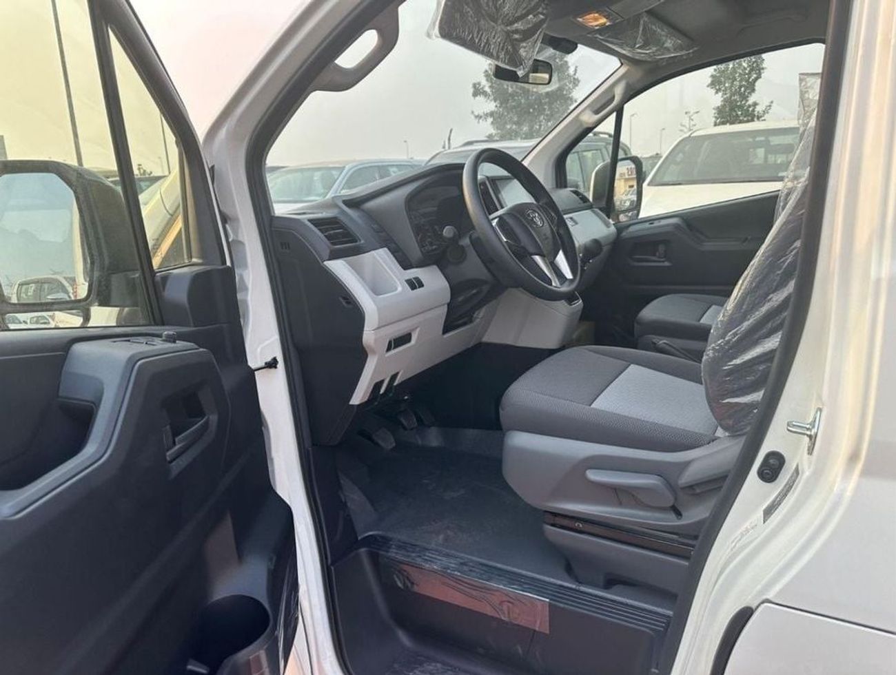 Toyota Hiace TOYOTA HIACE 3.5 L PETROL MANUAL,13SEATS,HIGH/ROOF 2025