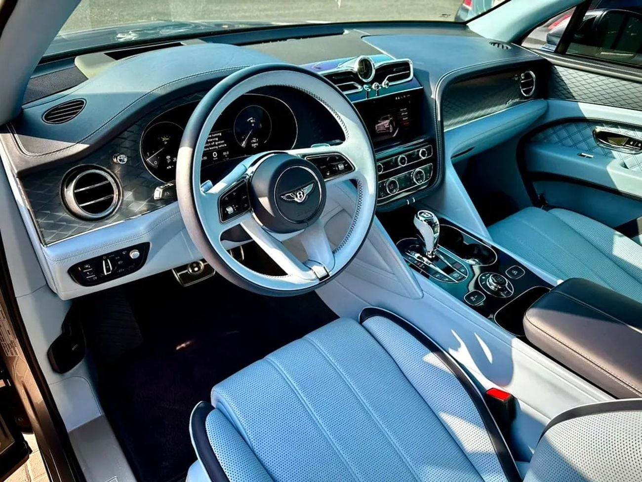 بنتلي بينتايجا 4.0L V8 EWB Azure Azure | GCC Specs | Dealership Warranty | Fully Loaded | Crypto Friendly